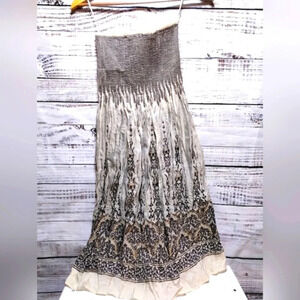 Elegant Strapless Dress in Gray and Cream